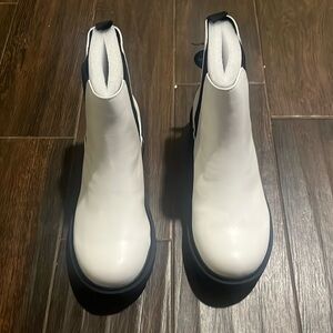 Woman’s soda wide fit boots